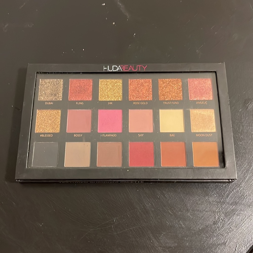 Huda Beauty: Rose Gold Palette